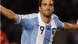 Higuain: "Sống khát khao. Sống dại khờ" 